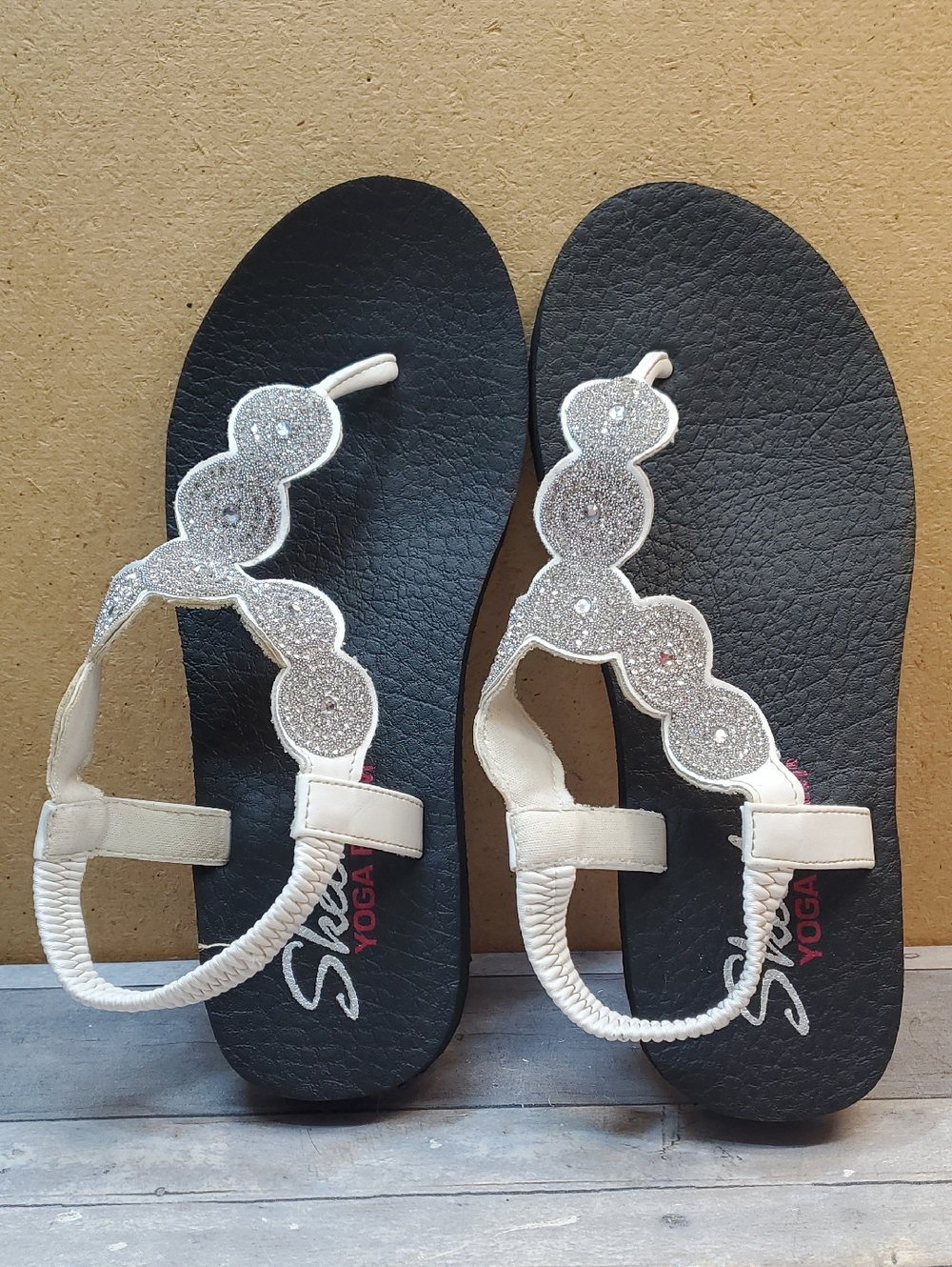 Sketchers Cali Meditation-Stars and Sparkle Split Toe Sandal Size 7